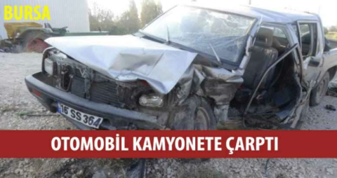 Otomobil kamyonete çarptı