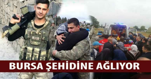 Bursa şehidine ağlıyor