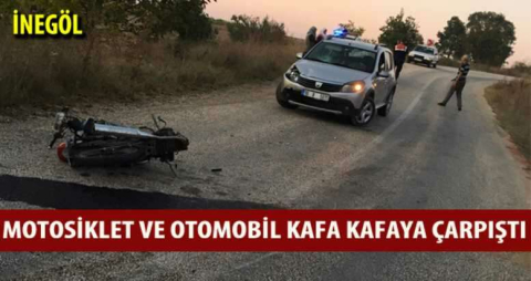 Motosiklet ve otomobil kafa kafaya çarpıştı