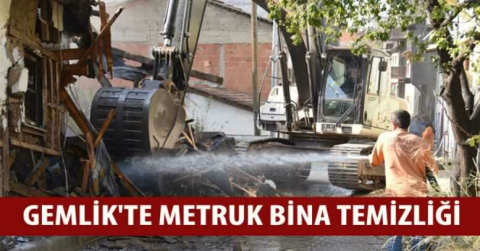 Gemlik'te metruk bina temizliği