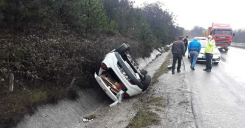 Otomobil su kanalına düştü