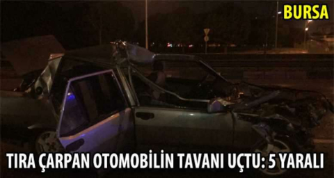 Tıra çarpan otomobilin tavanı uçtu: 5 yaralı