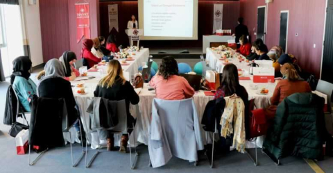 Anne adayları için gebe okulu