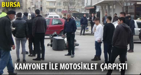  Kamyonetle motosiklet böyle çarpıştı