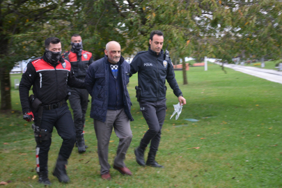 12 bıçak darbesiyle eşini yaralayan sanığın hapis istemi