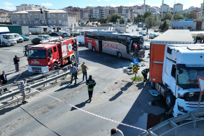 Yolcu otobüsü tırla çarpıştı: 3 yaralı