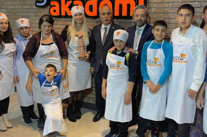 Kendi elleriyle pizza açtı