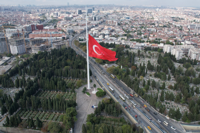 İstanbul'da bayraklar yarıya indirildi