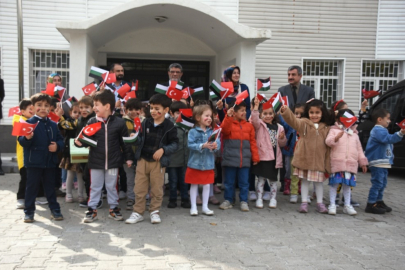 O öğrenciler kumbaralarındaki paraları Filistin’e bağışladı