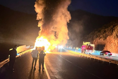 Seyir halindeki yolcu otobüsü alev alev yandı