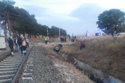 Yolcu treni traktöre çarptı: 1 kişi hayatını kaybetti