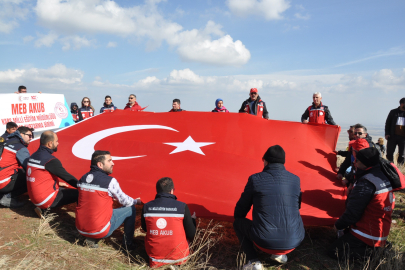 Dağcılar Cumhuriyet'in 100. yılını 2 bin 254 rakımda kutladı