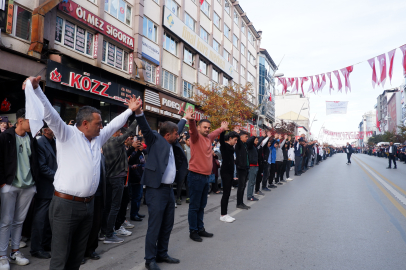 100. yılı Cumhuriyet Caddesi’nde bar oynayarak kutladılar