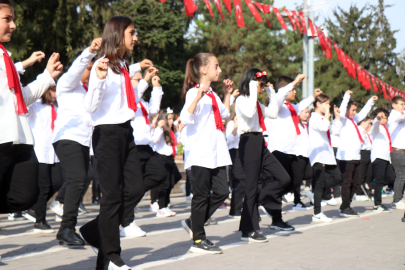 1923 öğrenciden göz dolduran harmandalı zeybeği