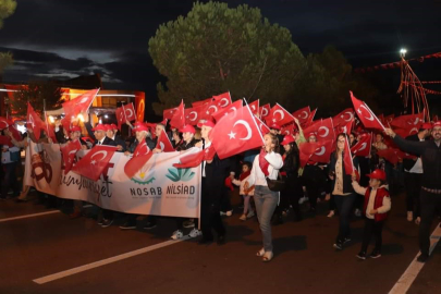 Cumhuriyet'in 100. yılı salonda değil kortejle meydanda kutlandı