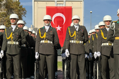 TBMM önünden ilk Meclis binasına '29 Ekim' korteji