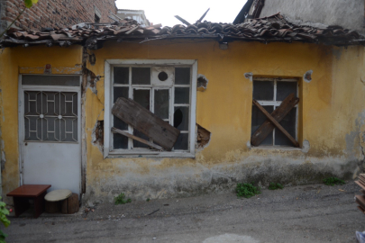 Tehlike saçan metruk binalar yıkılıyor