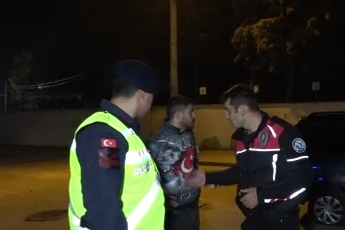 Liseli genç babasının aracını kaçırdı, polisi ve jandarmayı peşine taktı