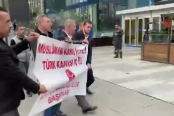 MHP'liler Starbucks'taki gençleri Türk kahvesi içmeye davet etti