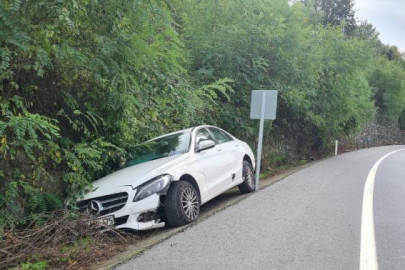 Kaza yapan otomobil terk edilmiş halde bulundu