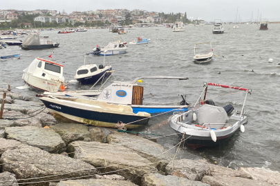 Fırtınaya dayanamayan tekneler karaya vurdu