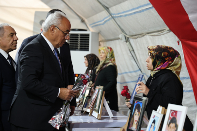 Önder Aksakal, Diyarbakır annelerini ziyaret etti