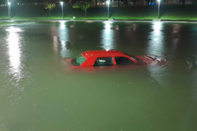 Park halindeki aracını çıkarmaya çalışırken olanlar oldu