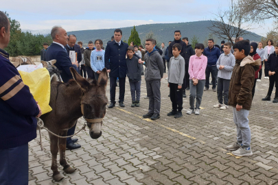 Çocukluk hayalinin peşinde koşuyor! 'Eşekli Dostoyevski' Bursa'da...