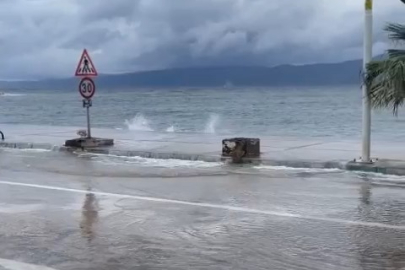 Gemlik ilçesi Kurşunlu sahilinde deniz ile kara birleşti