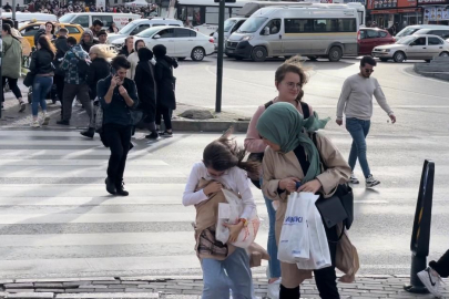 Bursa’da rüzgar! Vatandaşlara zor anları böyle görüntülendi