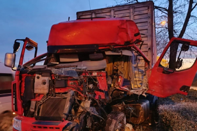 TIR kazası:  Kazada şoför ağır yaralı kurtarıldı