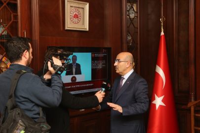 Vali Mahmut Demirtaş: '' Hastane, okul, kamu kurumlarında sıkıntı olmadığını, sadece bir binada çatlak ihbarı geldiğini söyledi''