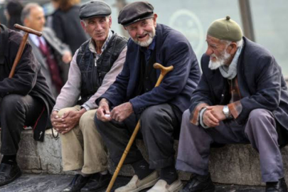 Aksaray'da emeklinin isyanı: “Ekmek almak bile zor!“