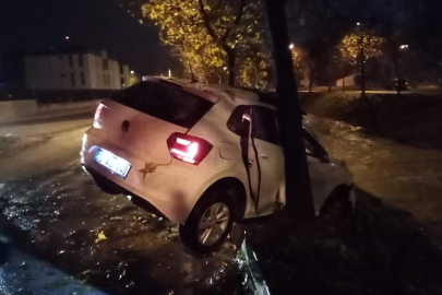 Babasından habersiz otomobili kaçırdı, sonu hastanede bitti