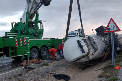 Mazot yüklü tanker ile tır çarpıştı