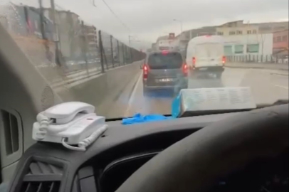 Sol şeritte ambulansa yol vermeyen  maganda sürücüsü kamerada