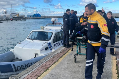 Feribottan atlayan şahsı deniz polisi kurtardı