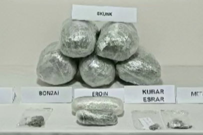 1 kilo eroin, 7 kilo skunk ile 1 ton kaçak tütün ele geçirildi