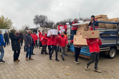 Kızılay, köylerde kalan depremzedelere kışlık yardım yaptı