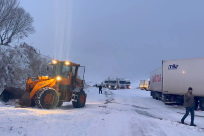 Yollar kapandı, zincirleme kazalar meydana geldi