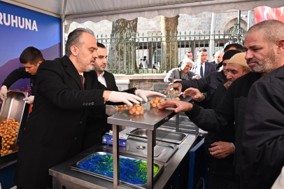 Bursa’da şehitlerin anısına lokma dağıtıldı