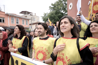 Eğitim Sen Yenişehir Temsilcisi Şafak Ayhan:  EĞİTİMCİLER DE ŞİDDETİN HEDEFİ DURUMUNA GELDİ