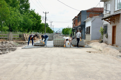 Mustafakemalpaşa'da hayat konforunu bozan yollar tamamlanıyor