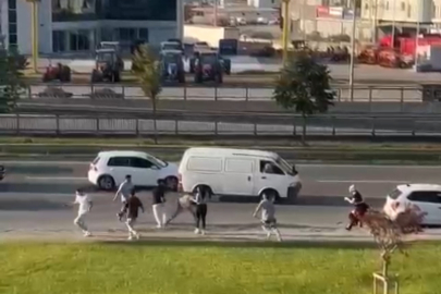 Bursa'da yol ortasında birbirlerine acımasızca vurdular