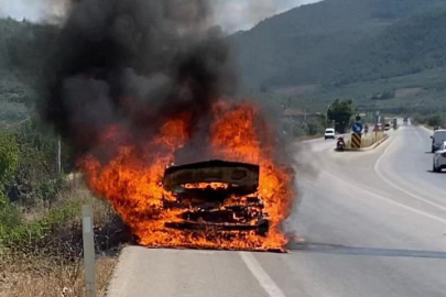 Bursa'da otomobil alevlere teslim oldu