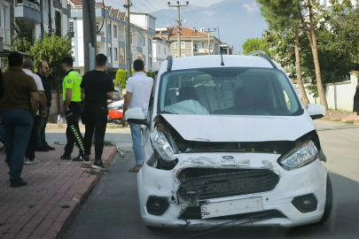 İnegöl'de ilkokul minibüsü kaza yaptı! 11 kişi yaralandı!